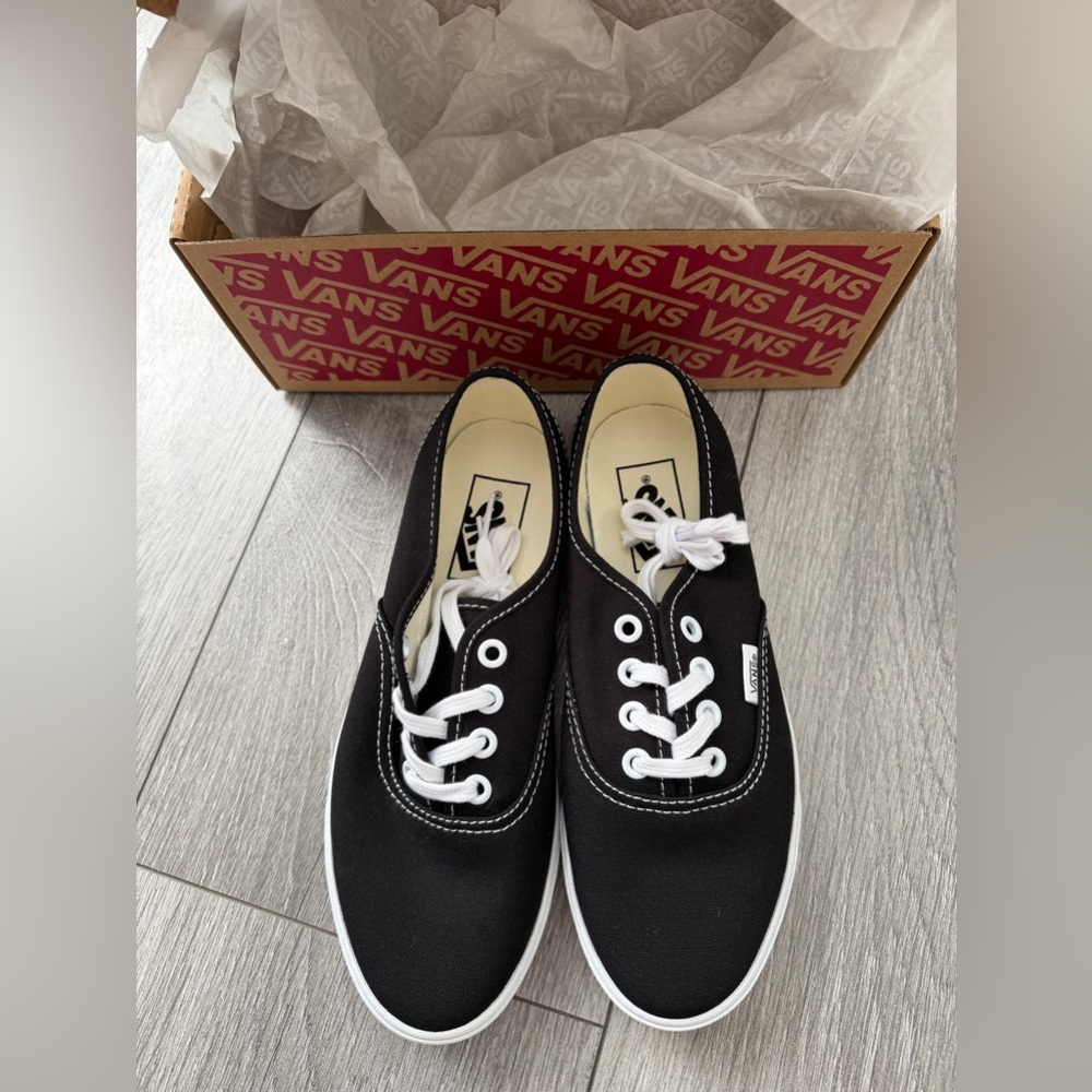 Vans Authentic Lowpro Women’s Shoes New in Box Black, Size 6 - Picture 3 of 10